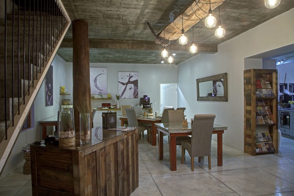 Organic Square Guesthouse 57/65