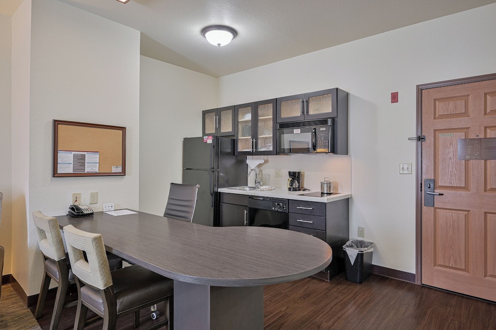 Candlewood Suites Tulsa 38/54