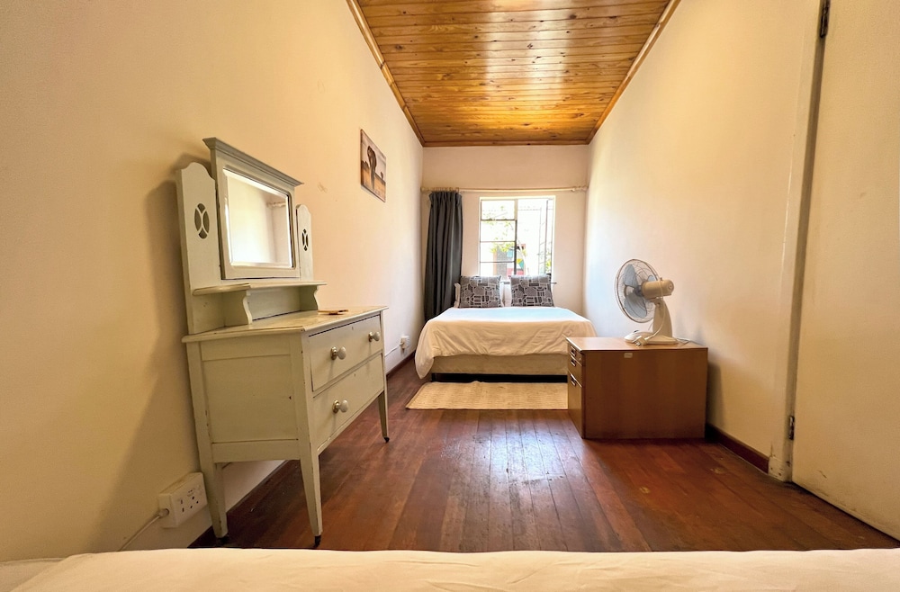 Long Street Backpackers - Adults Only 27/50