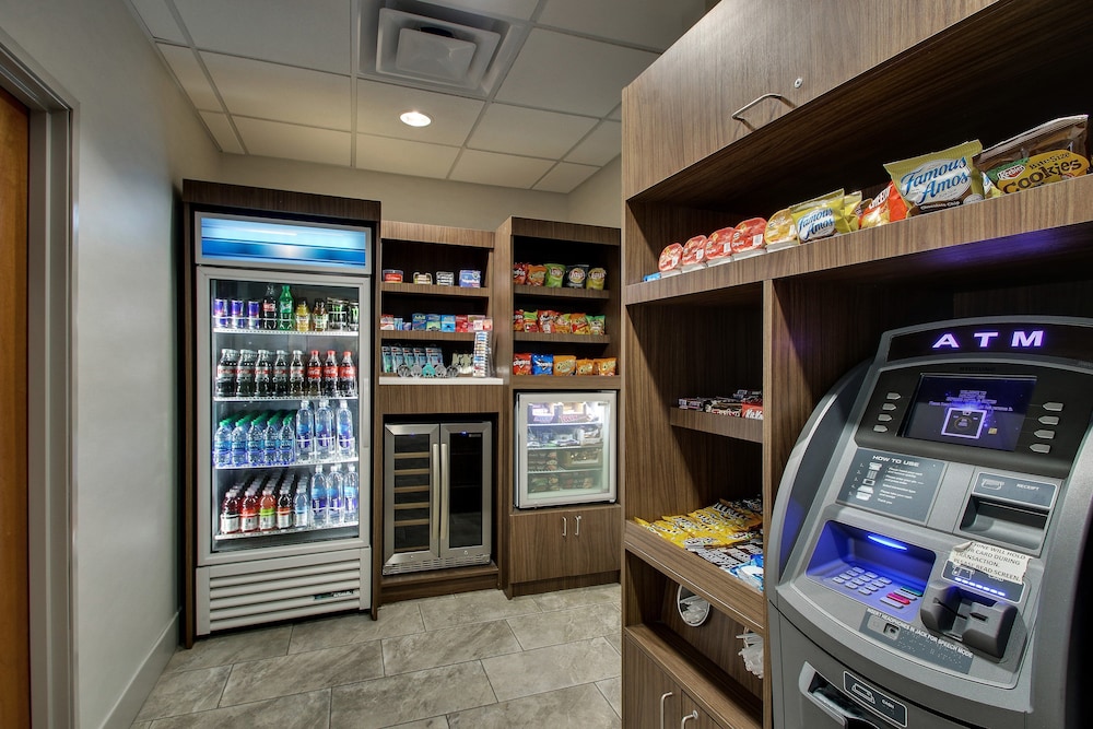 Holiday Inn Express & Suites Chicago North-Waukegan-Gurnee 35/50