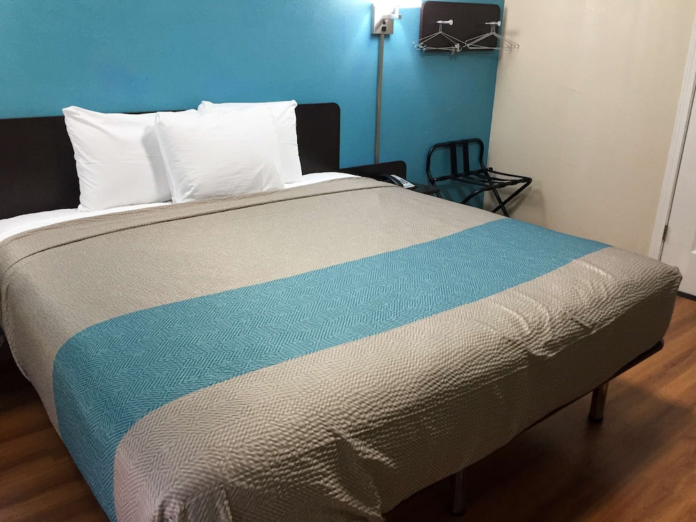 Motel6 Odessa, TX 2nd Street 17/26