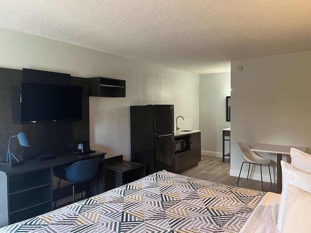 Studio6 Hammond, LA – I12 – I55 38/49