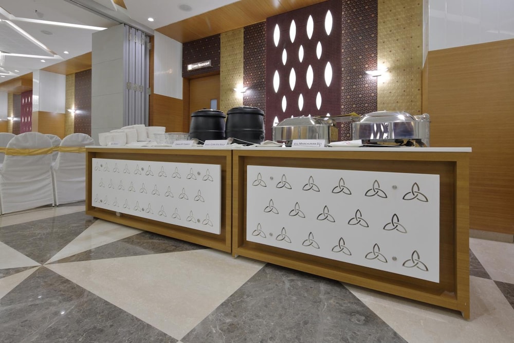 HOTEL PRAGATI THE GRAND 2/42