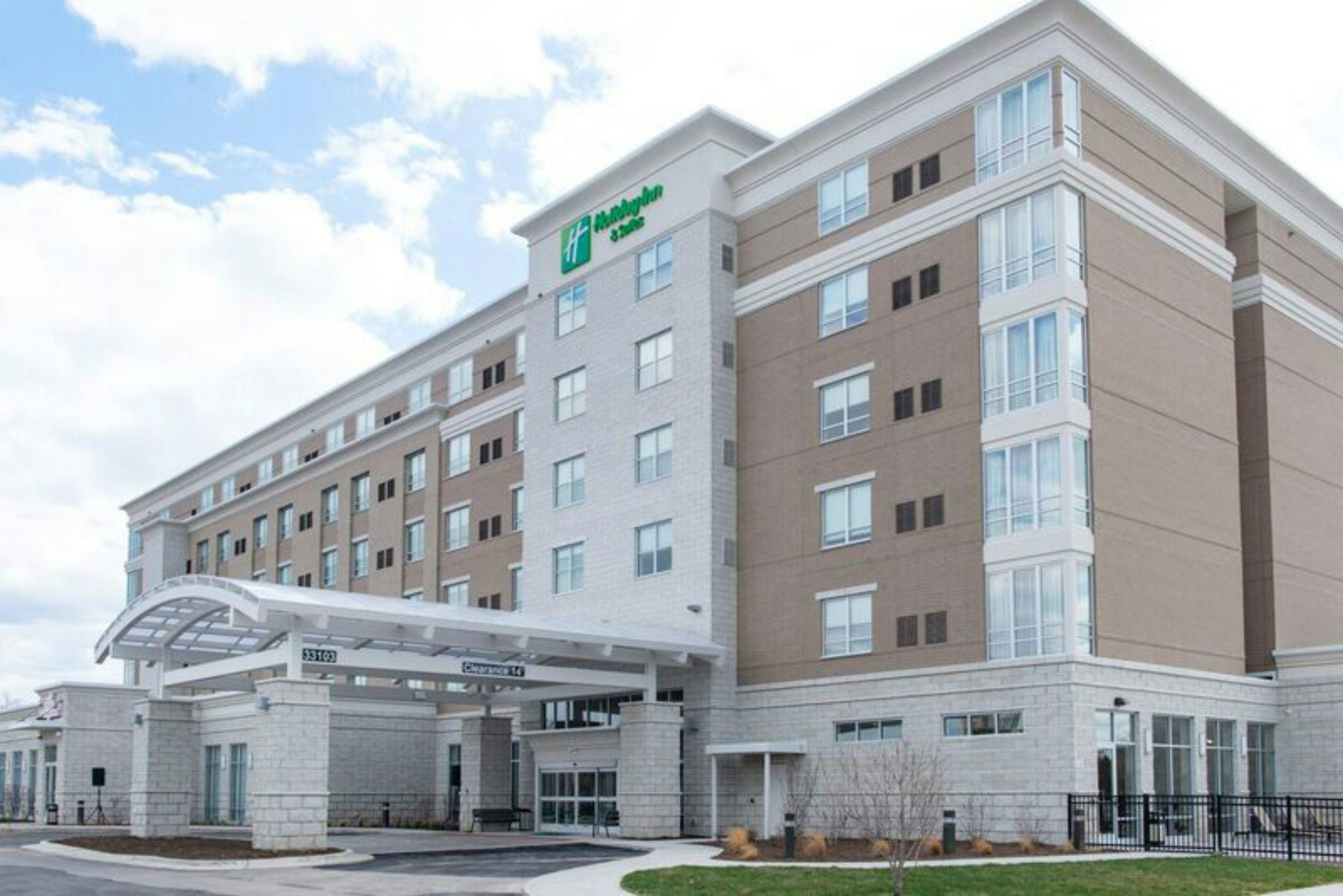 Holiday Inn Hotel Suites Farmington Hills Detroit Nw 2/50