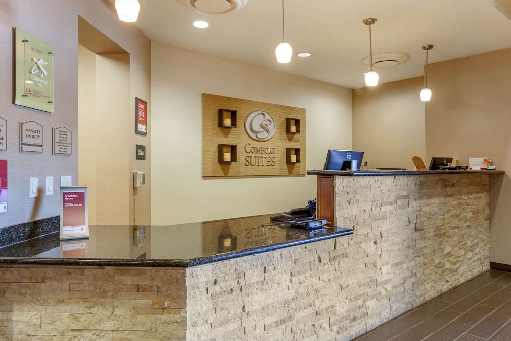 Comfort Suites Glendale State Farm Stadium Area 8/45