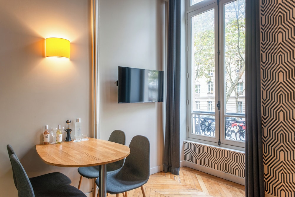 Suites and Hotel Helzear Champs Elysees 48/65