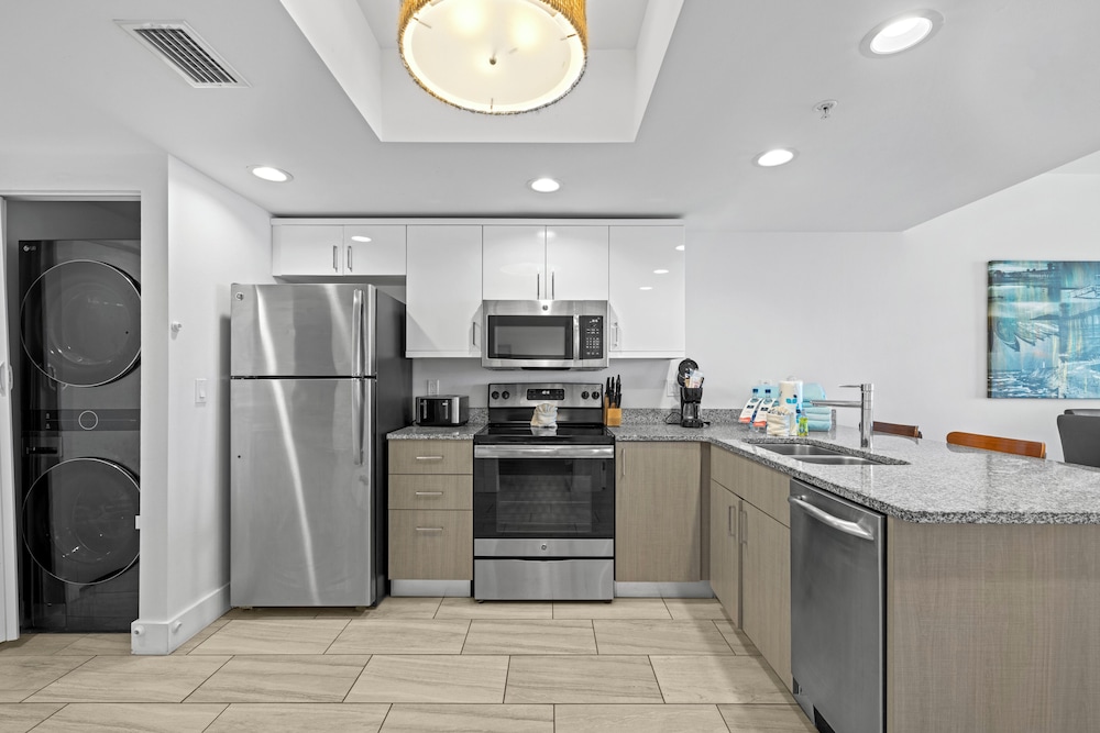 Provident Oceana Beachfront Suites 14/77
