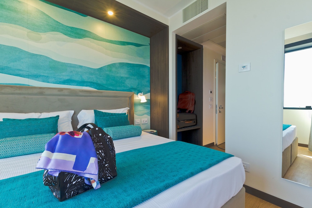 Fly Deco Hotel 15/66