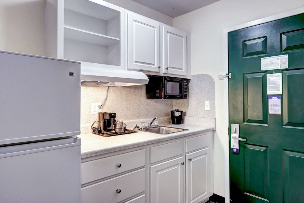 Suburban Studios Westminster Denver North 3/33