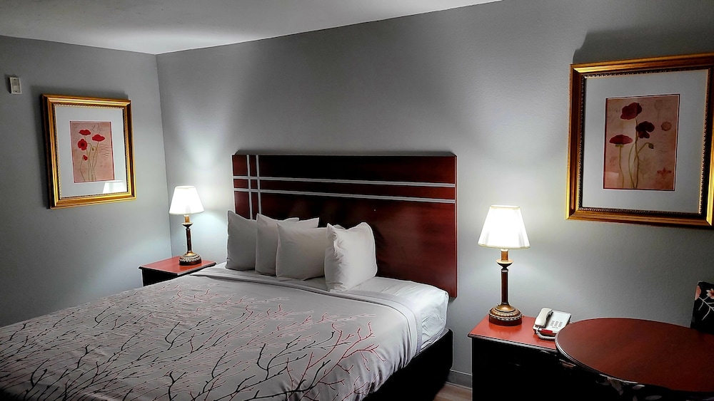 Rancho San Diego Inn and Suites (Ex SureStay Plus Hotel by Best Western El Cajon) 23/39