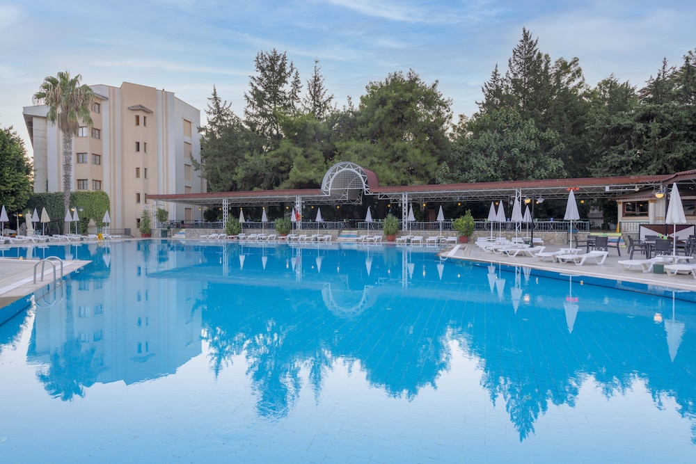 Armas Kaplan Paradise Hotel 62/63