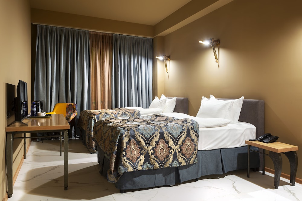 SUPERIOR, TWIN BEDS, CITY VIEW, BALCONY