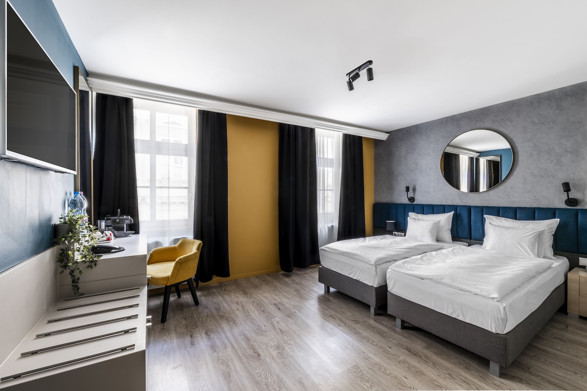 2 Bedrooms, Family, Queen and Twin Beds