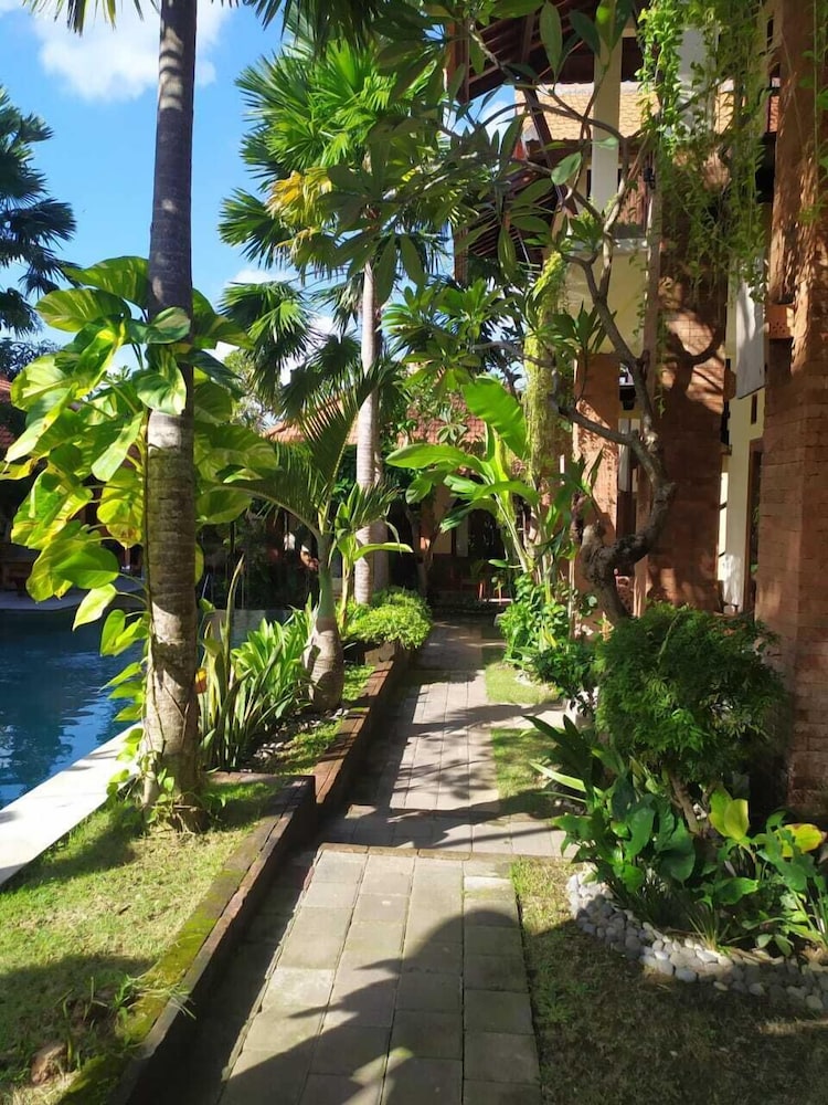 Mina Pelasa Hotel and Resto 52/61