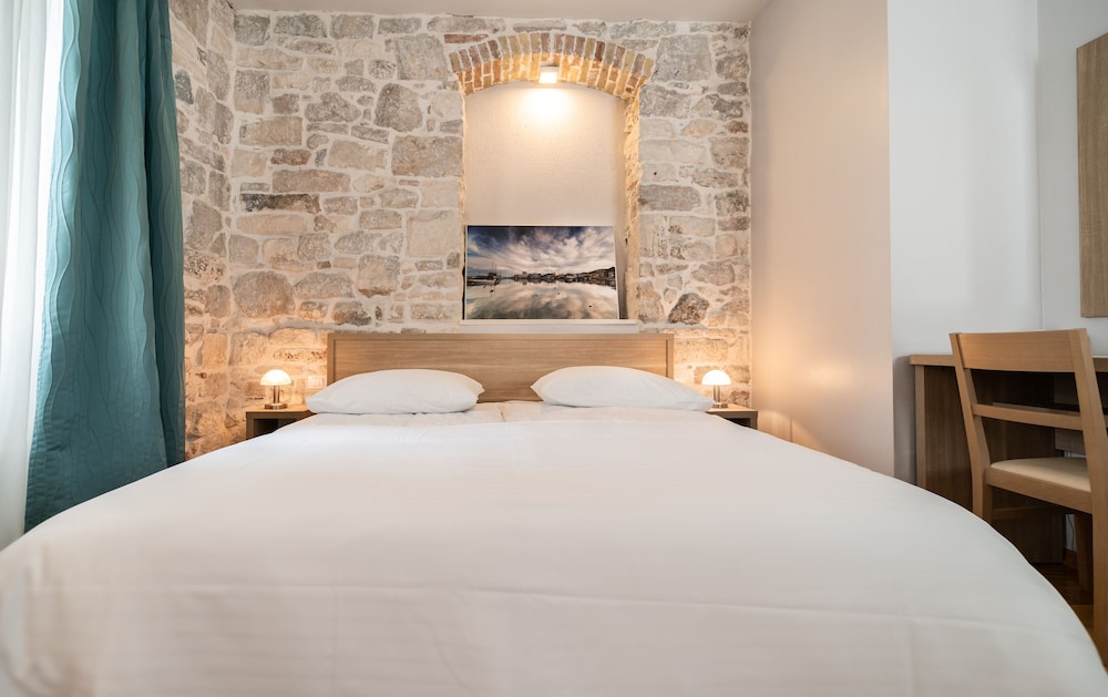 Tifani Luxury Rooms 30/50