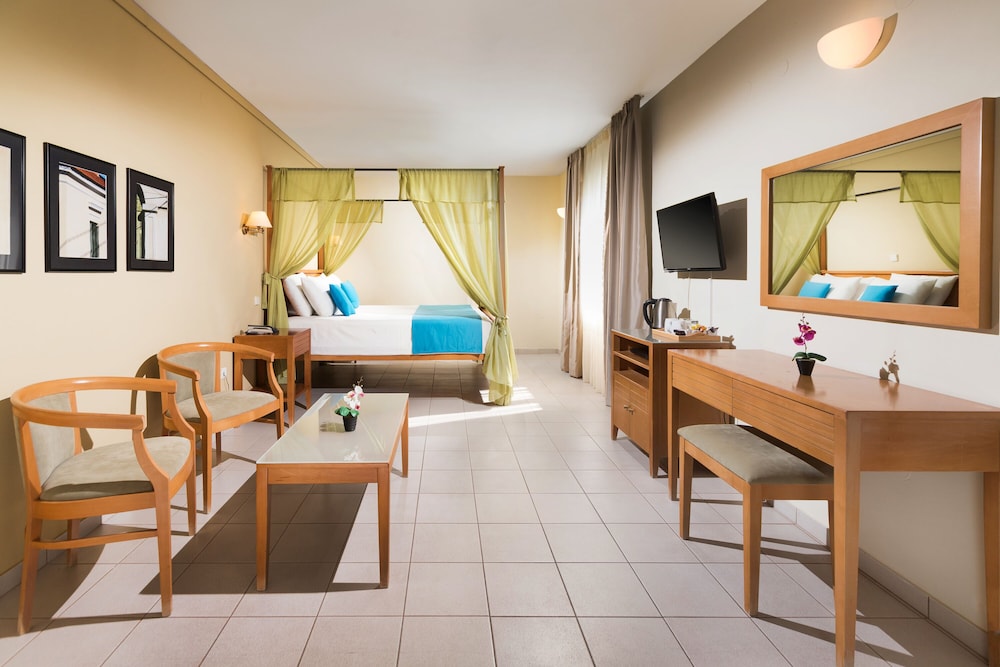 Aeolian Village Beach Resort 18/33