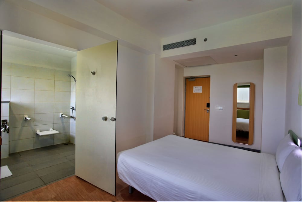 Hotel Caspia Pro 8/25