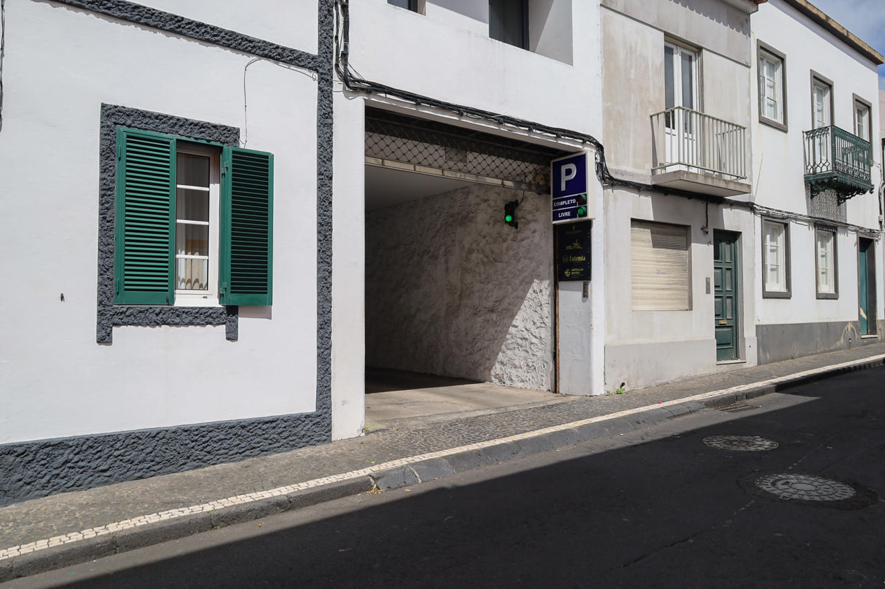 Antillia Hotel 116/127