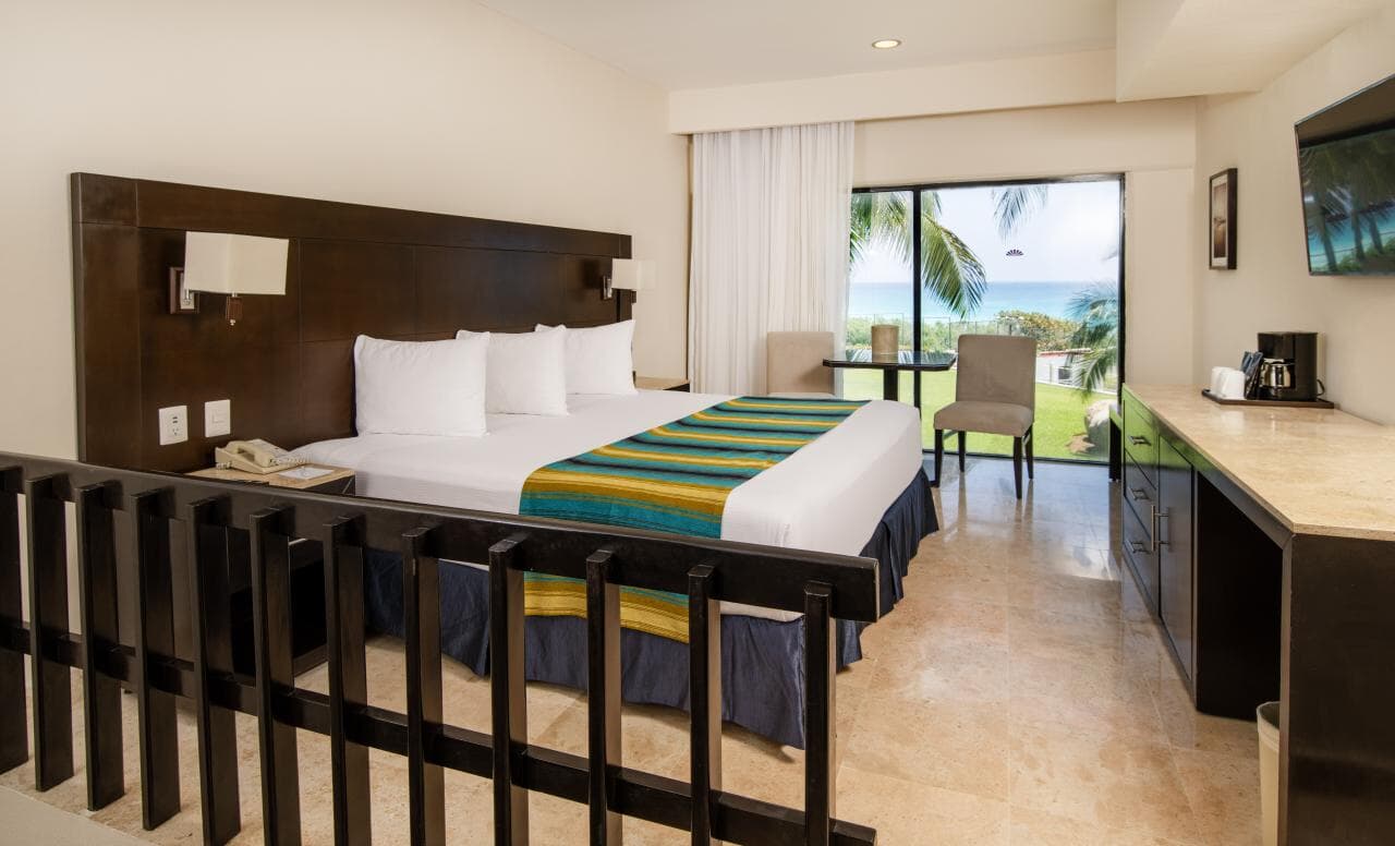 Paradise, Family Suite, King Bed