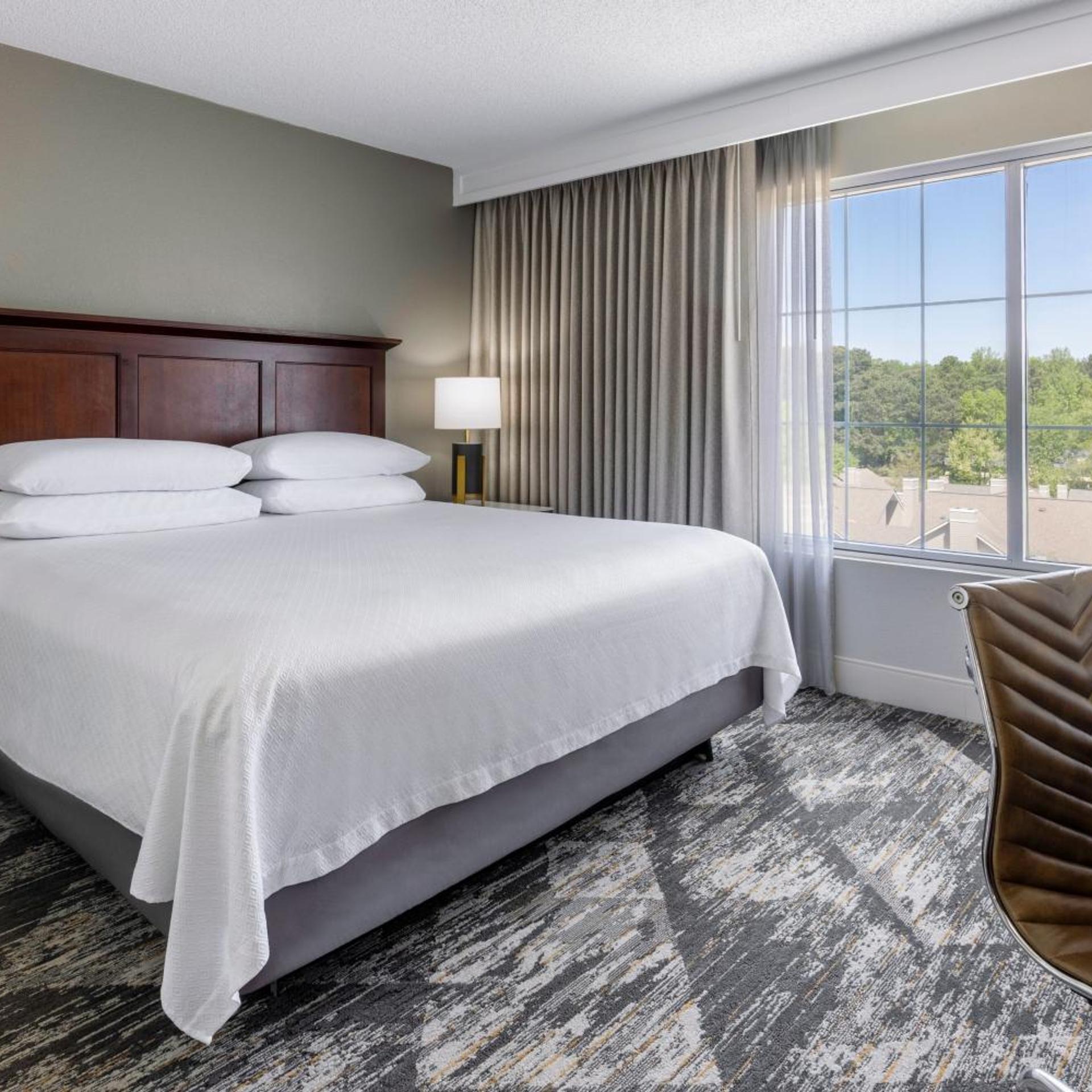 Suite, King Bed, Club Floor