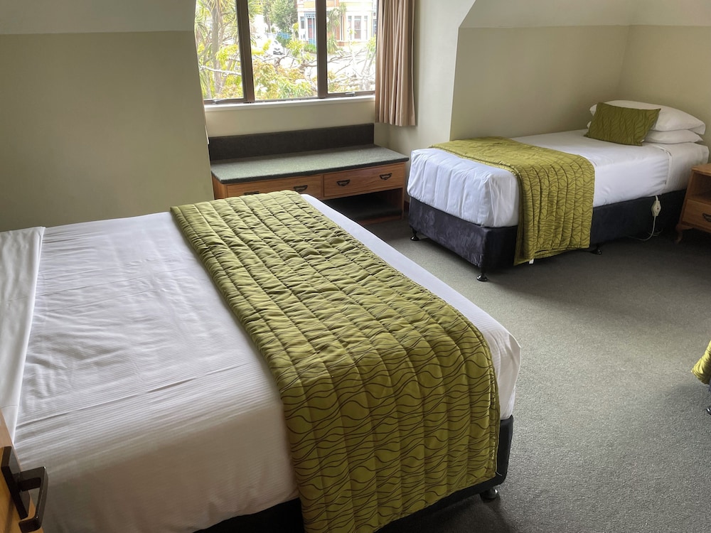 Allan Court Motel 12/66