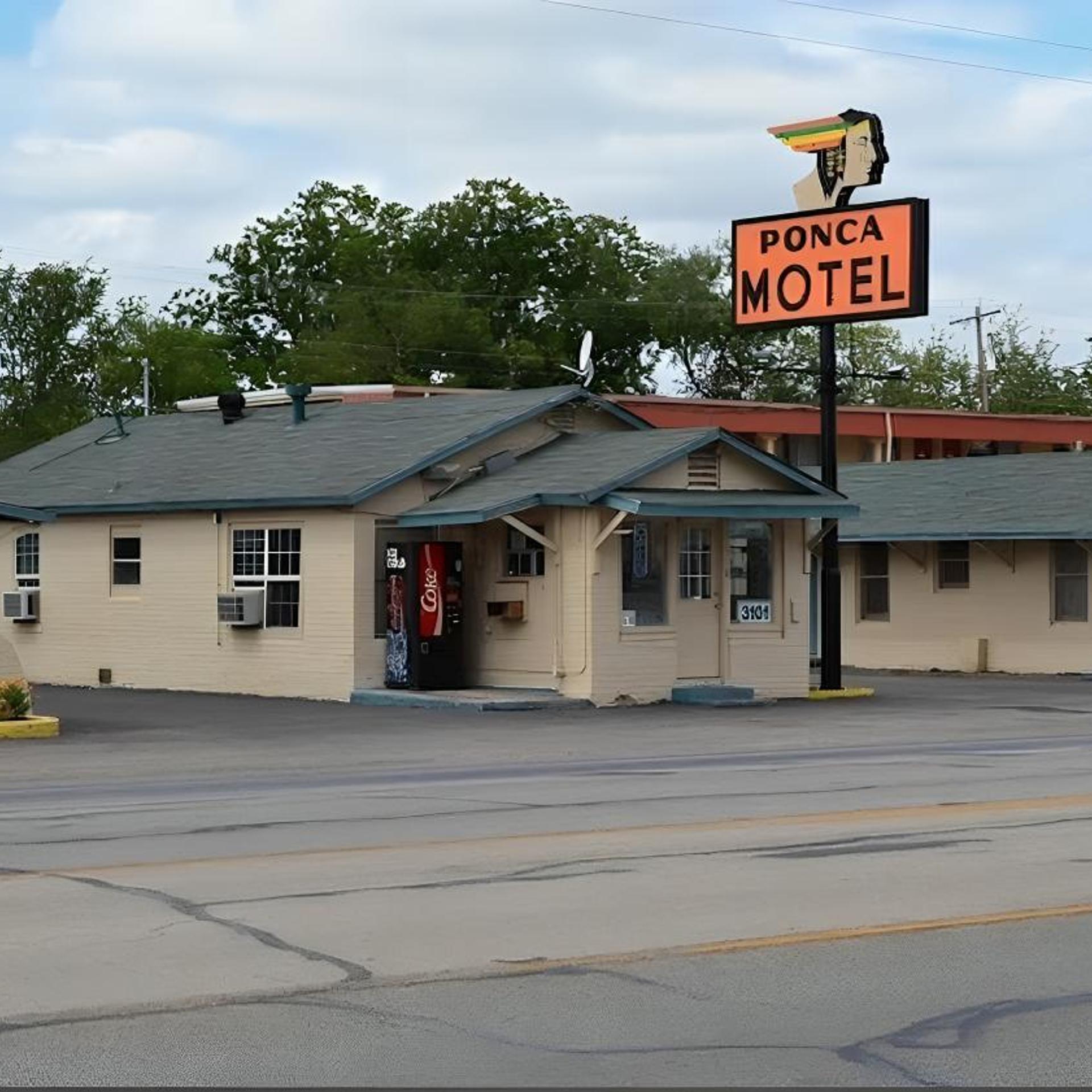 Ponca Motel 25/31
