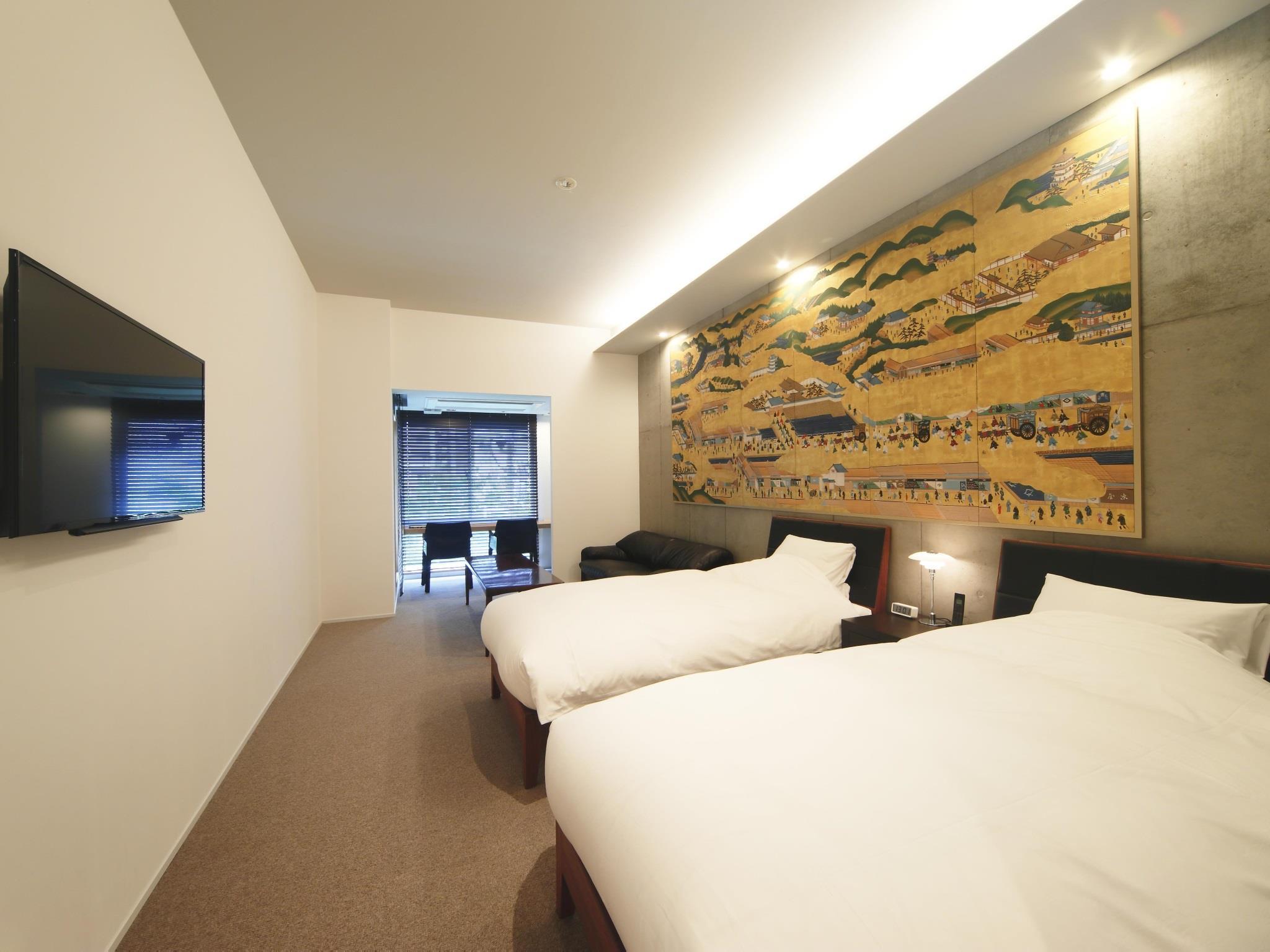 Twin Beds, Street View