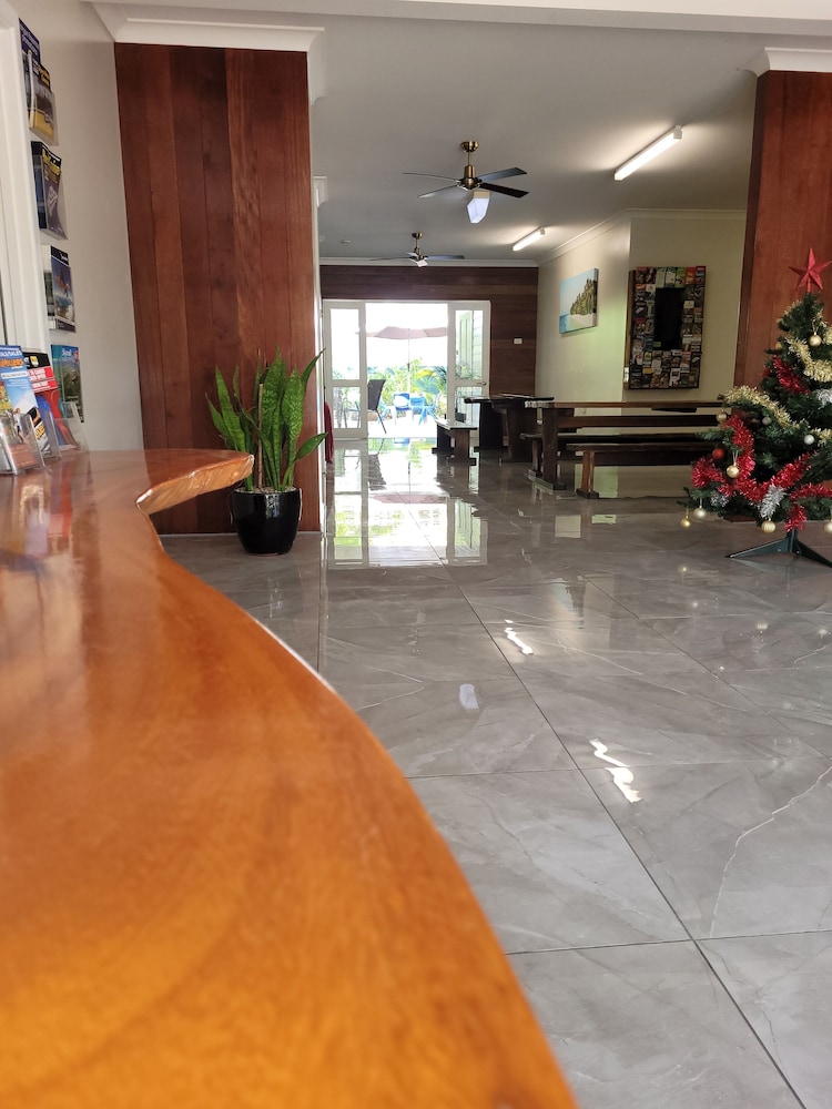 Paradise Travellers Rest 5/50