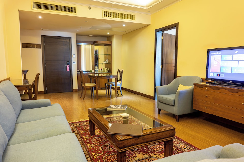 GOLDEN TULIP JIYEH MARINA RESORT 36/50