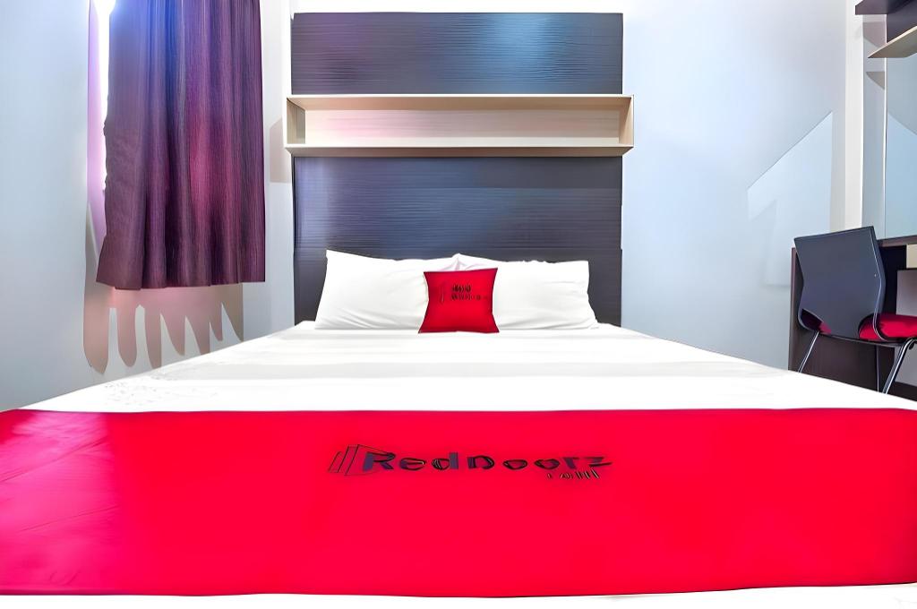 Reddoorz Plus Near Isola Upi 12/30