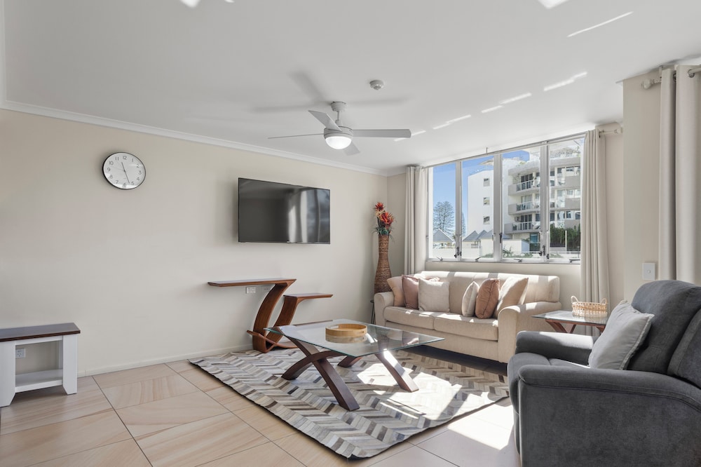 Newport Mooloolaba 31/76