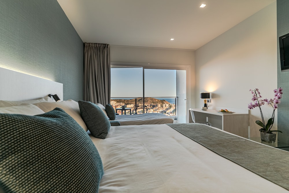 غرفة عائلية بسرير مزدوج بإطلالة على البحر، Ramada Resort by Wyndham Puerto de Mazarron 6/9