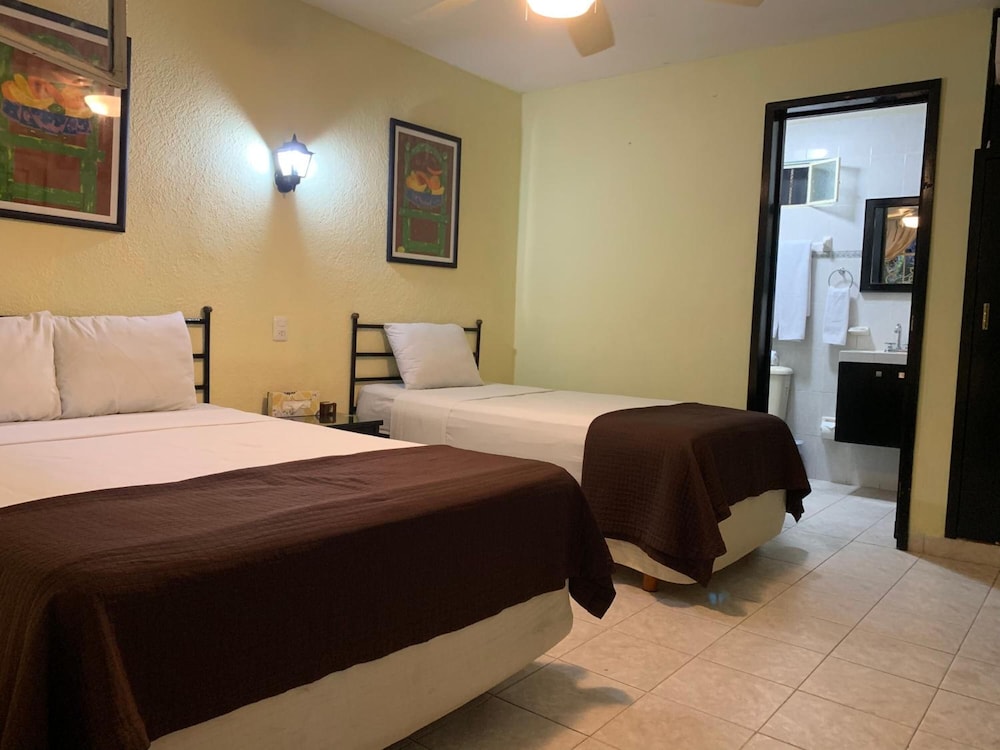 Hotel Santa Ana 24/76