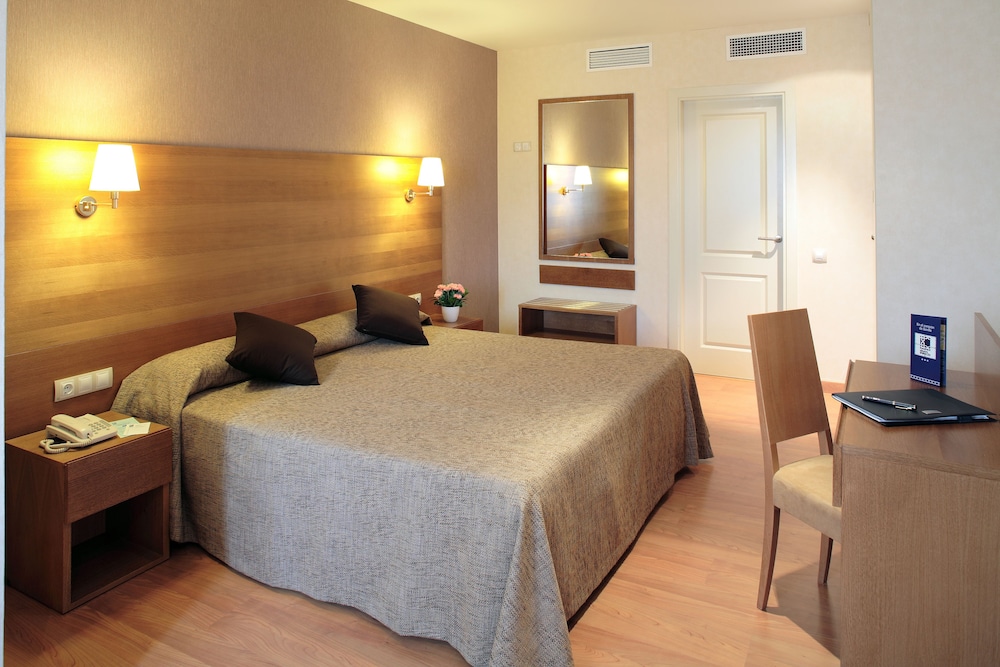 ROOM, SINGLE, DOUBLE BED