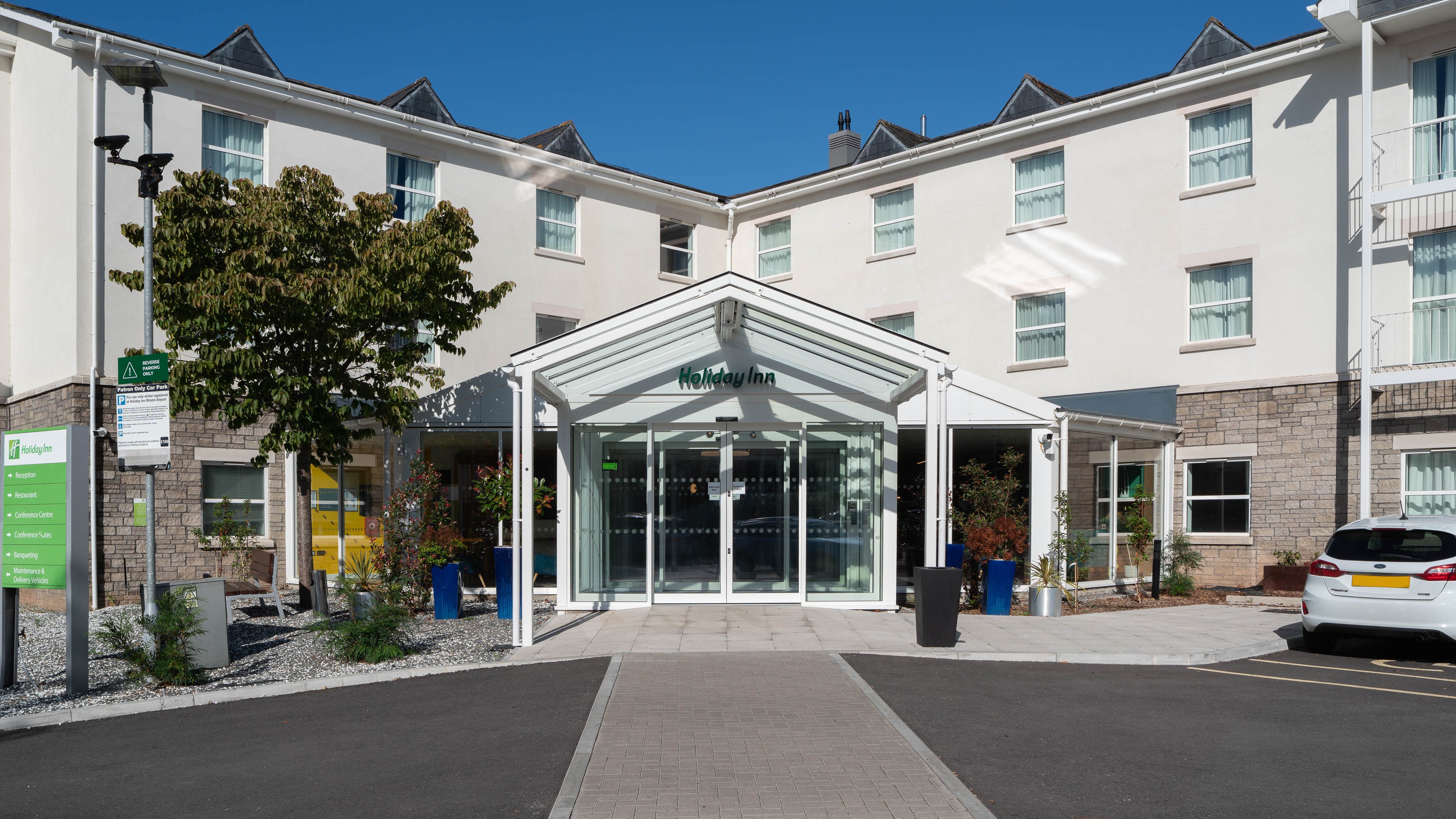 Holiday Inn Bristol Airport 42/43