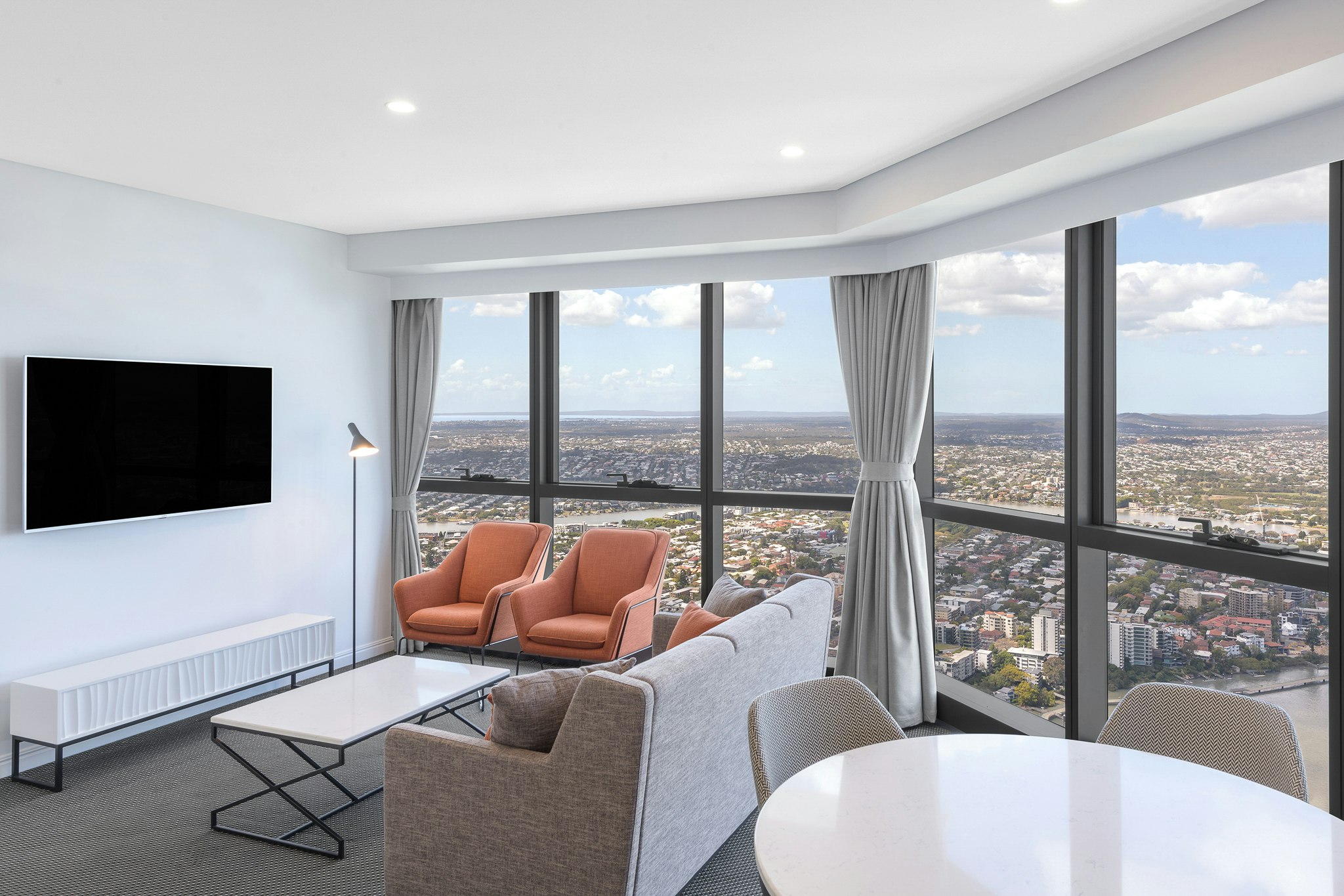 Meriton Suites Adelaide Street 15/17
