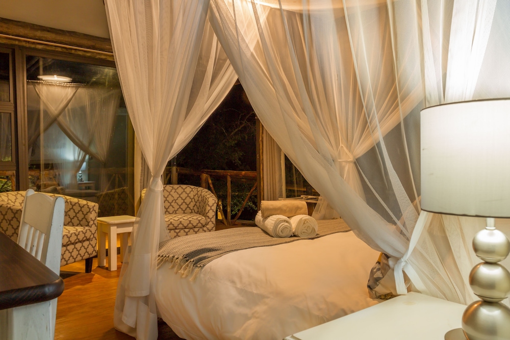 STANDARD, QUEEN BED