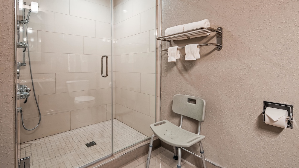 Best Western Plus North Joliet 10/32