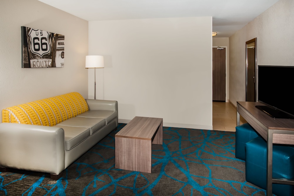 Holiday Inn Express Suites Litchfield West 39/56