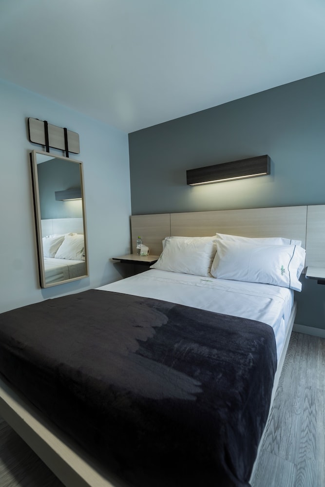 Hotel Expo Inn 12/65