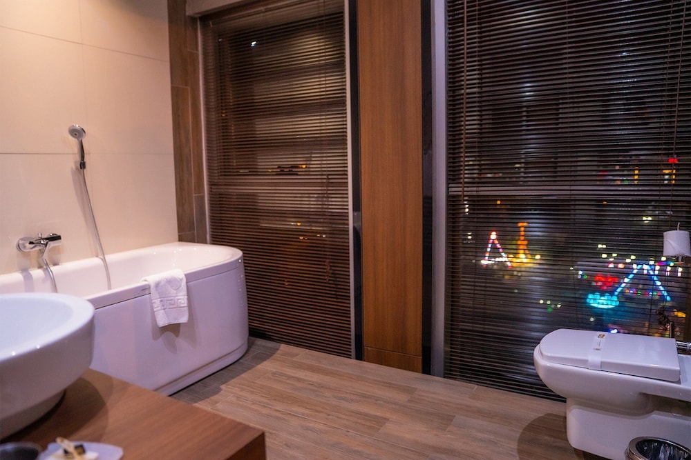 Modernity Hotel 33/37