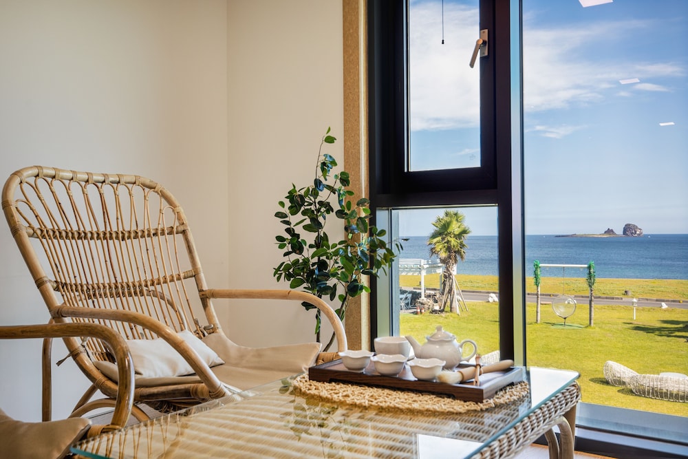 Sun And Moon Resort 96/100