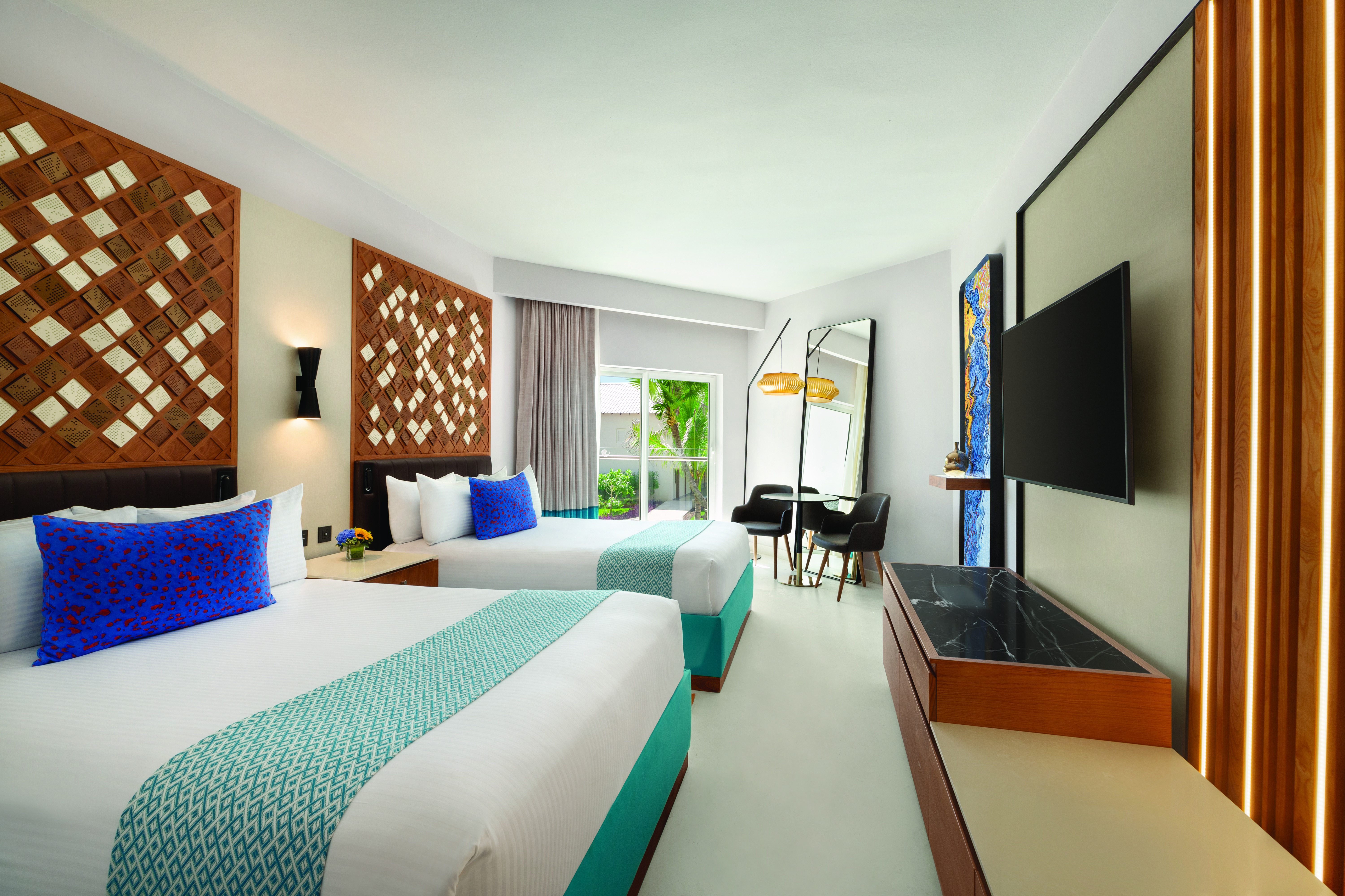 Preferred Club, 2 Queen Beds, Partial Ocean View