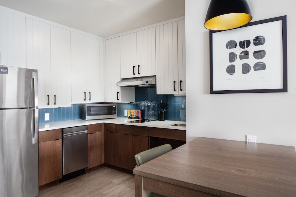 Staybridge Suites Iowa City Coralville 9/50