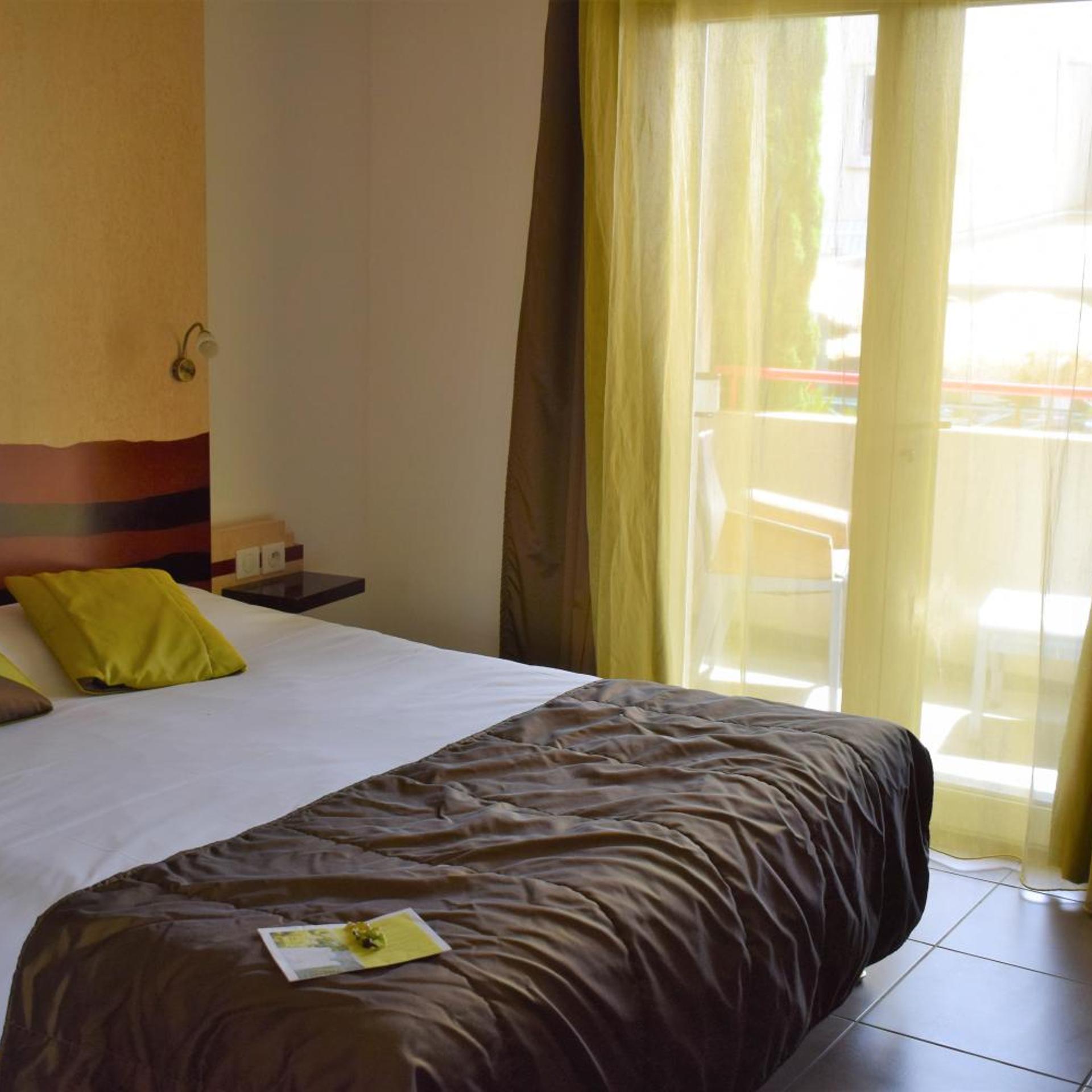 Room, Double Bed