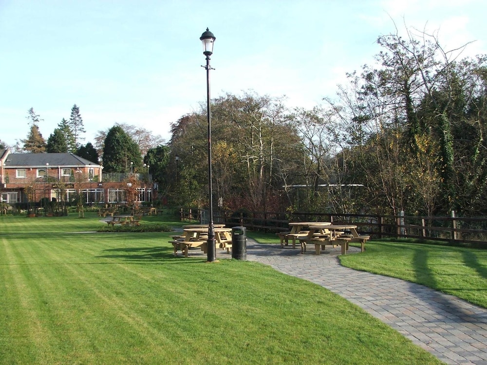 The Court Yard Hotel 46/48