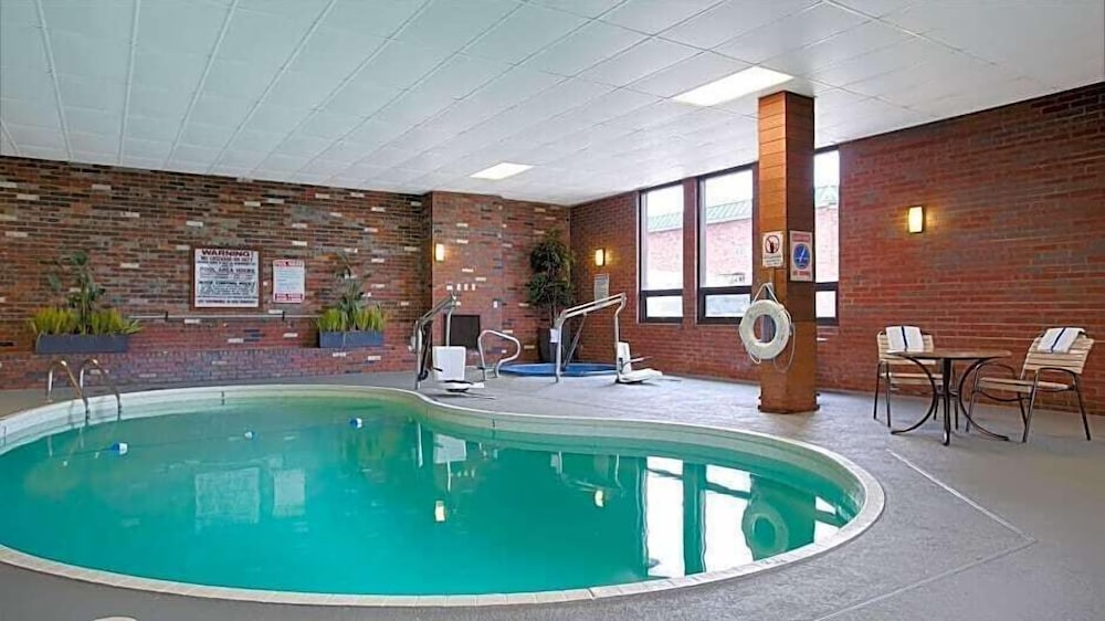 Rodeway Inn McPherson East 3/36