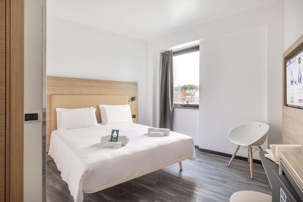 غرفة قياسية بسرير كوين، B&B Hotel Pomezia Roma 3/7