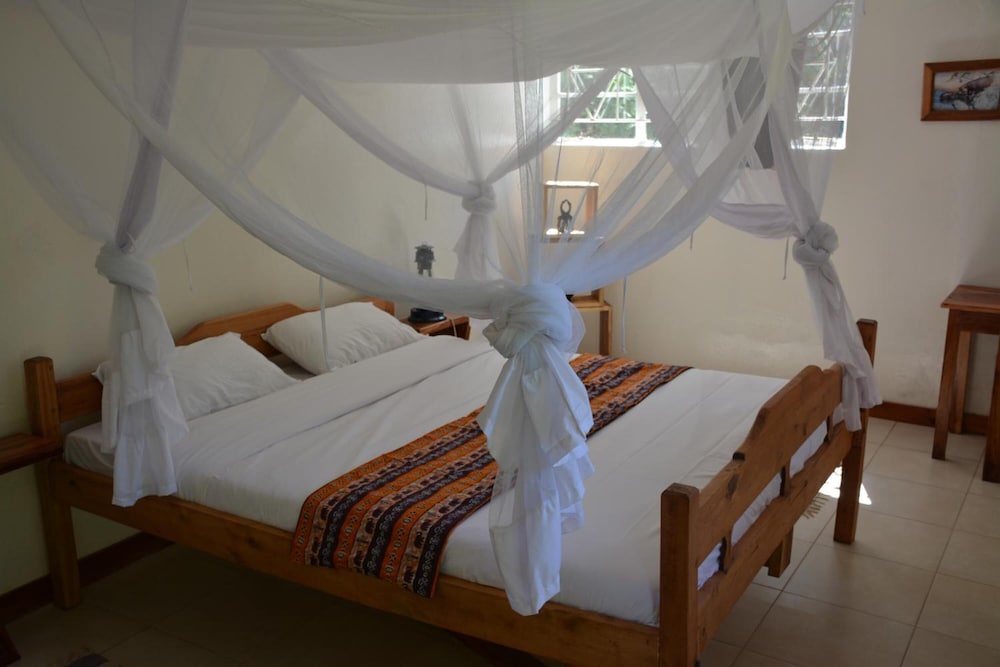 Kamunjila Lodge 16/50