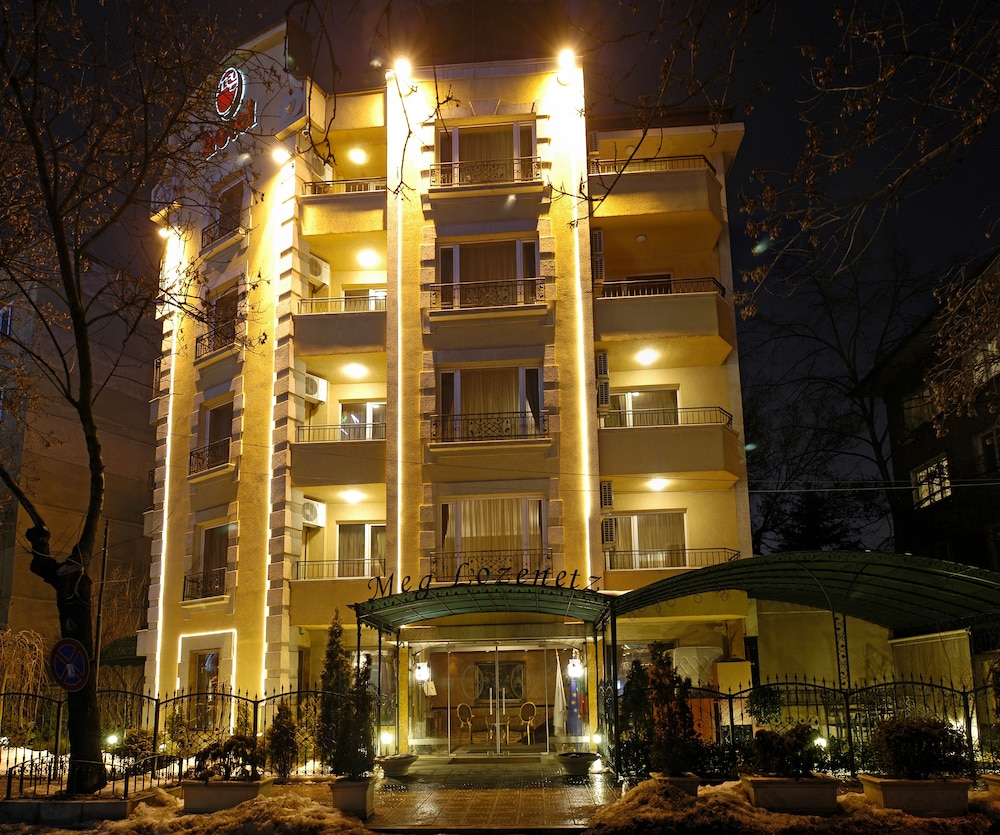 Meg Lozenetz Hotel 2/62
